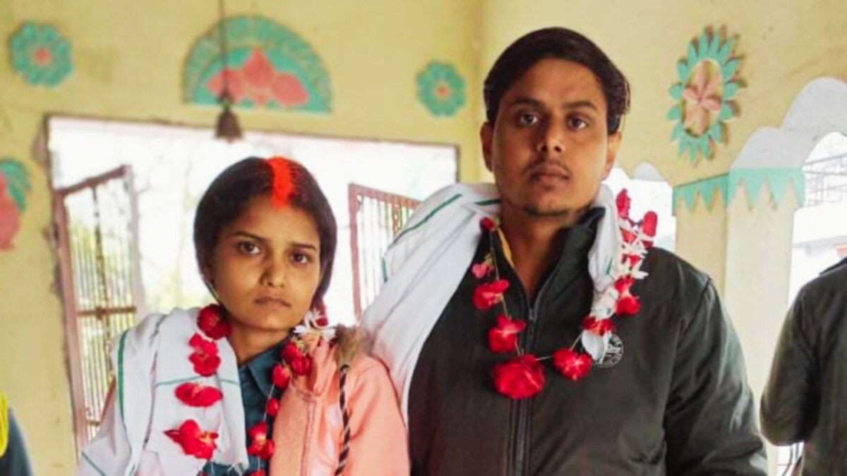 कौशांबी : बारात लाने को दूल्हा था तैयार, भोर में भागी दुल्हन, मंदिर में प्रेमी संग लिए 7 फेरे कौशांबी : बारात लाने को दूल्हा था तैयार, भोर में भागी दुल्हन, मंदिर में प्रेमी संग लिए 7 फेरे