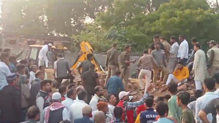 मऊ में मातम में बदली शादी की तैयारियां, हल्दी रस्म के दौरान महिलाओं पर गिरी दीवार, पांच की मौत UPTak