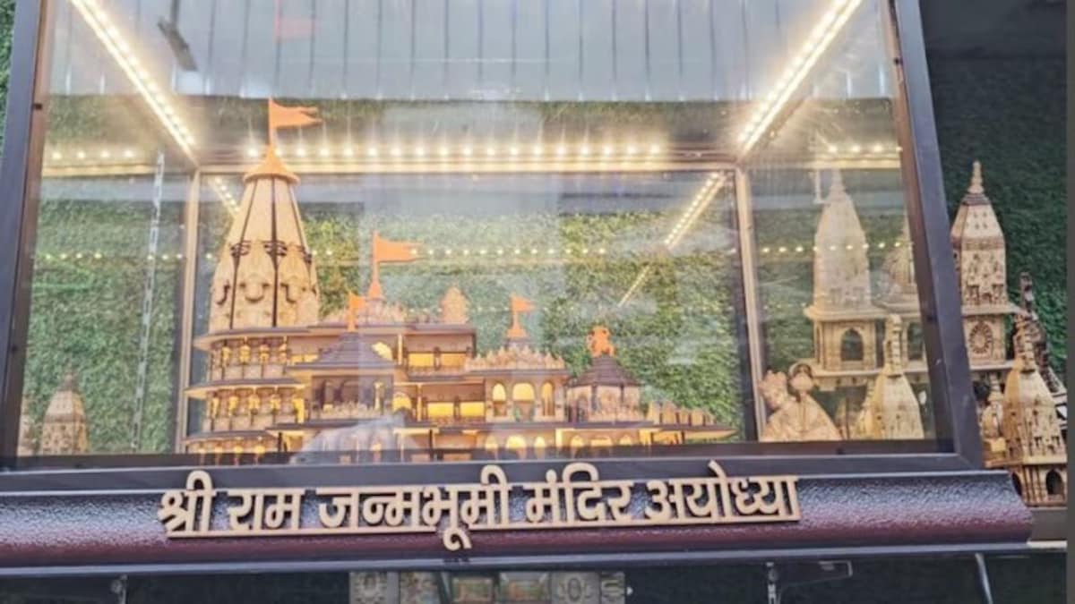 चंदौली में राम मंदिर मॉडल की बढ़ी डिमांड, बड़ी संख्या में खरीद रहे लोग, कारोबारियों में गजब का उत्साह UP Tak