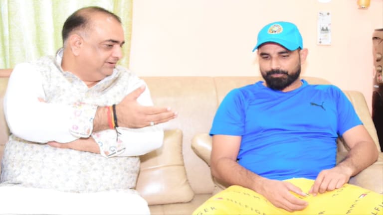 बीजेपी विधायक की गेंदों पर मोहम्मद शमी ने लगाए चौके-छक्के, राजनीति की जगह चला खेल का दंगल UP Tak