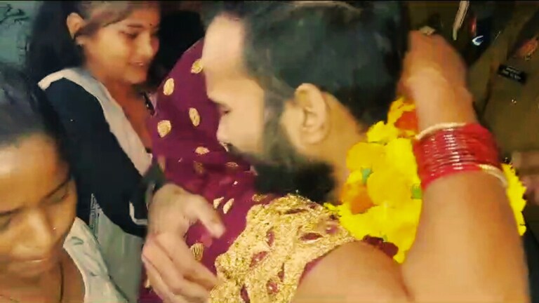 सिलक्यारा सुरंग से बाहर आने के बाद घर पहुंचा मनजीत, मां को देख फूट-फूटकर लगा रोने, ऐसा रहा नजारा UP Tak