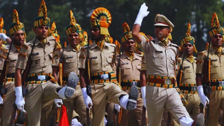 UP पुलिस में 60 हजार सिपाहियों की भर्ती: क्या उम्र सीमा में मिलने वाली है छूट? नया अपडेट आया UP Tak