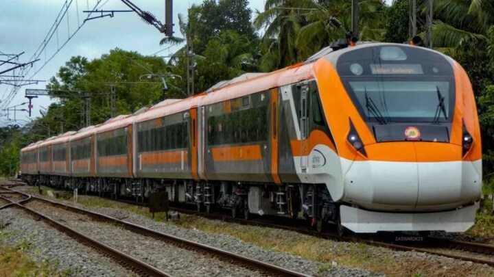 बनारस से दिल्ली के बीच नई वंदे भारत का शेड्यूल जारी, जानें क्या होगी टाइमिंग और रूट UP Tak
