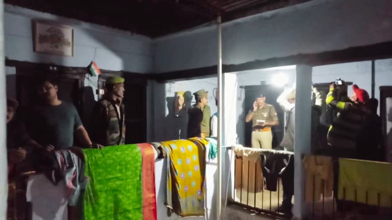 वाराणसी में आंध्र प्रदेश के 4 लोगों ने एक कमरे में की आत्महत्या, सुसाइड नोट से पता चली ये कहानी UPTak
