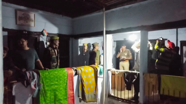 वाराणसी में आंध्र प्रदेश के 4 लोगों ने एक कमरे में की आत्महत्या, सुसाइड नोट से पता चली ये कहानी UP Tak