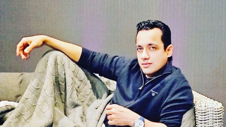 पत्नी से मारपीट मामले में विवेक बिंद्रा के खिलाफ पुलिस ने की ये कार्रवाई, जानें लेटेस्ट अपडेट UP Tak