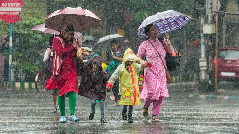UP Weather Update: ठंड के बीच 31 जनवरी को होगी बारिश! देखें कहां-कहां गरजेंगे मेघ UP Tak