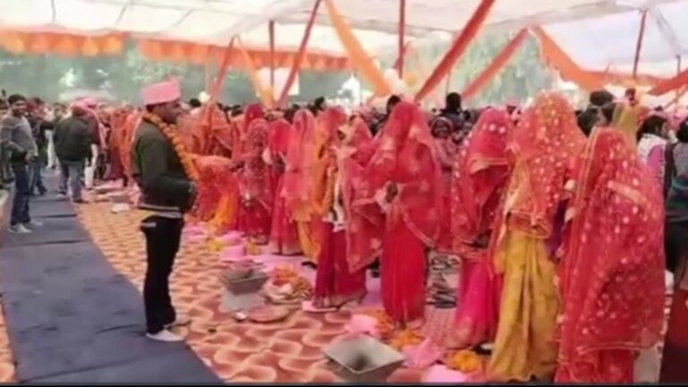 बलिया में हुआ गजब का खेल! बिना दूल्हों के ही लड़कियों की हो गई शादी, खुद को ही जयमाला डालती नजर आईं दुल्हनें UP Tak