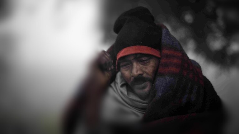 UP Weather: नए साल की सुबह छाई घने कोहरे की चादर, अब बारिश के लिए रहें तैयार, IMD ने ये बताया UP Tak