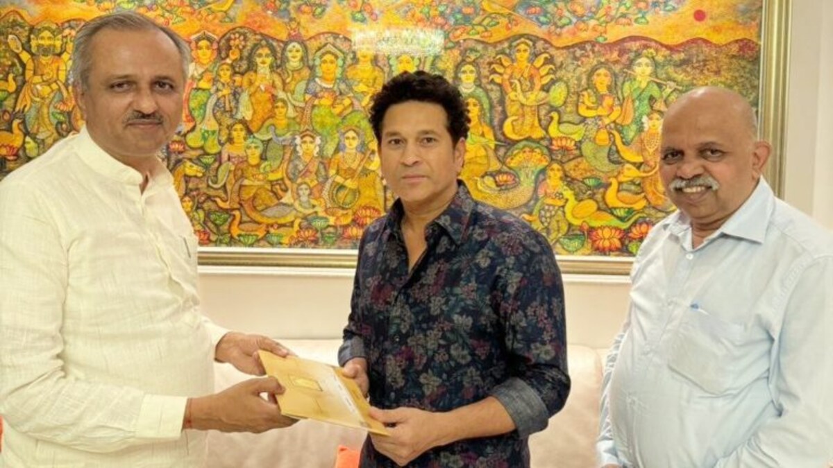 विराट-रोहित की चर्चाओं के बीच सचिन को मिला रामलला की प्राण प्रतिष्ठा का न्योता, होंगे शामिल? विराट-रोहित की चर्चाओं के बीच सचिन को मिला रामलला की प्राण प्रतिष्ठा का न्योता, होंगे शामिल?