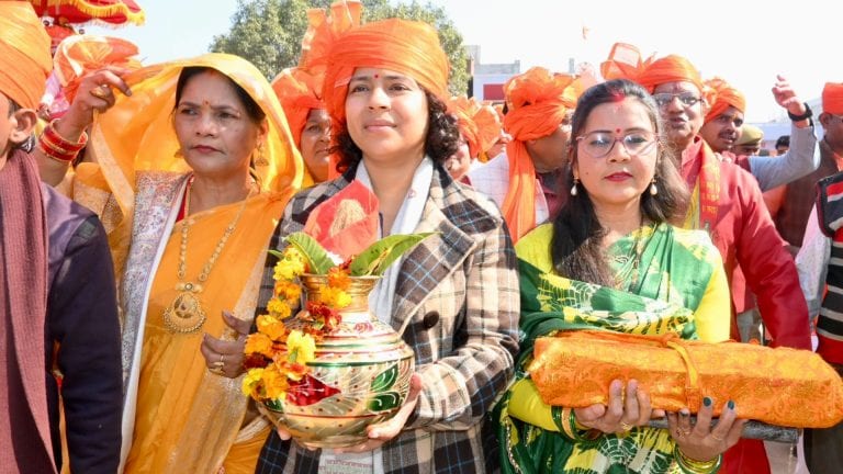राममय हुईं दबंग और चर्चित बांदा DM दुर्गा शक्ति नागपाल, अब इन तस्वीरों की खूब हो रही चर्चा UP Tak