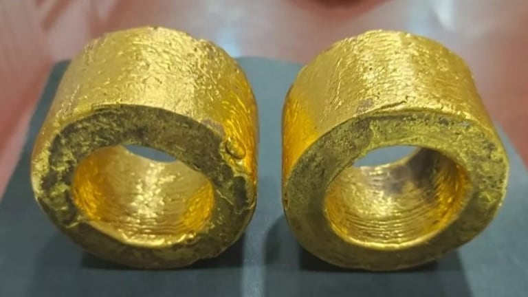 शरीर के आंतरिक हिस्से में छिपा कर ढाई करोड़ का सोना ले जा रहा था शख्स, लखनऊ एयरपोर्ट पर यूं पकड़ा गया UP Tak