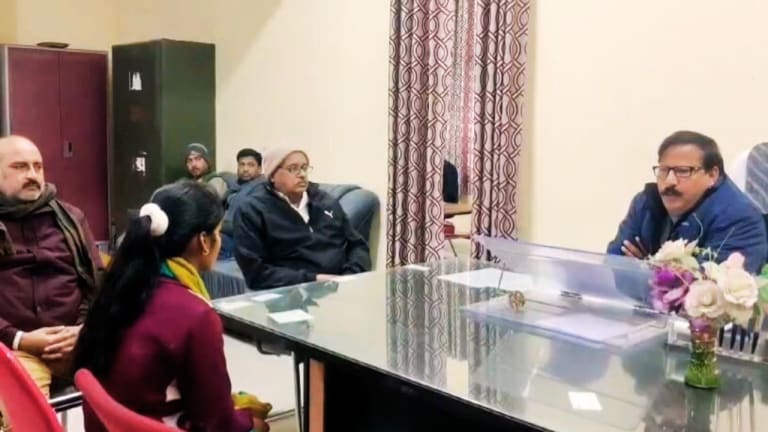 कौशांबी में टीचर ने ITI छात्रा के साथ की गंदी हरकत! आरोपी हुआ फरार तो पुलिस ने लिया ये एक्शन UPTak