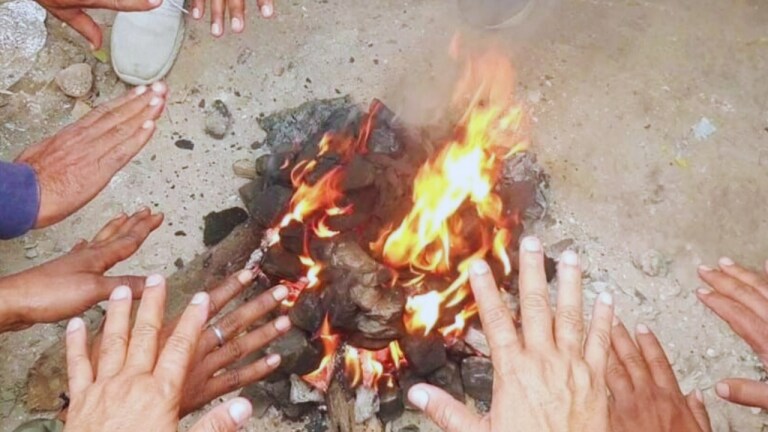 UP Weather Today: यूपी के इन 20 जिलों में भीषण ठंड को लेकर जारी हुआ रेड अलर्ट, सामने आई लिस्ट UP Tak