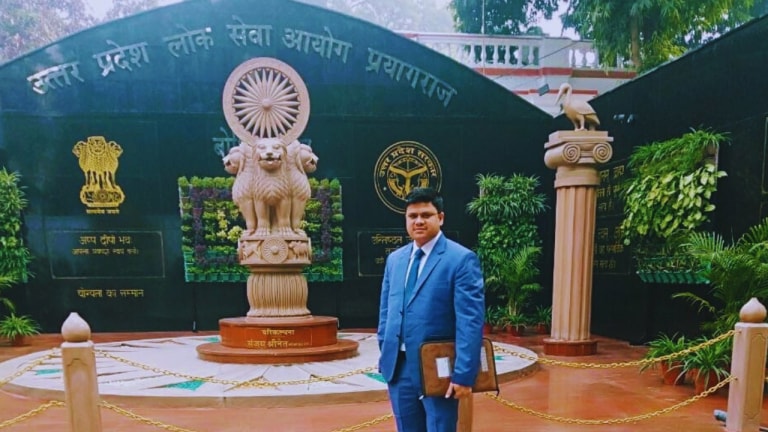 यूपी पुलिस के सिपाही ने UPPCS में हासिल की Rank-20, अब बनेंगे SDM, जानें कौन हैं ये? UP Tak