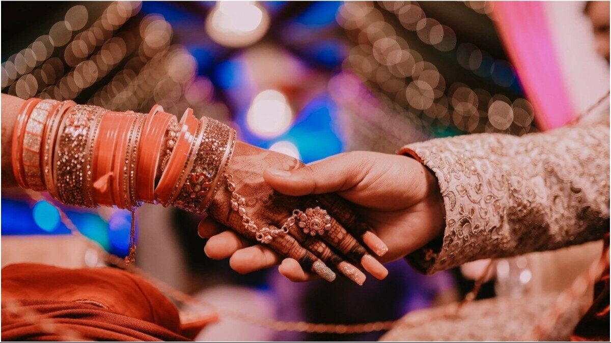 डांस के ऊपर हुए विवाद से नाराज होकर दूल्हा वापस ले गया बारात, हुई पुलिस की एंट्री, फिर ये हुआ Fatehpur
