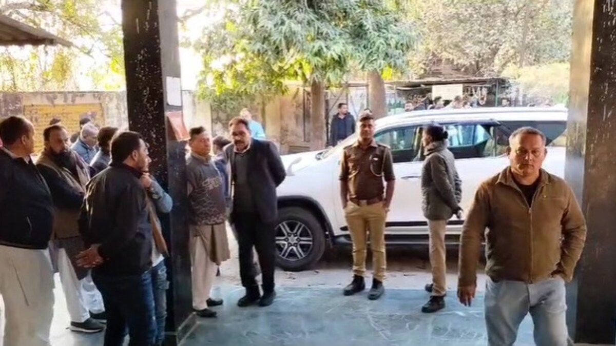 लखनऊ : जमीन विवाद में देवरिया जैसा हत्याकांड, लल्लन खान ने तीन को गोलियों से भून डाला UP Tak