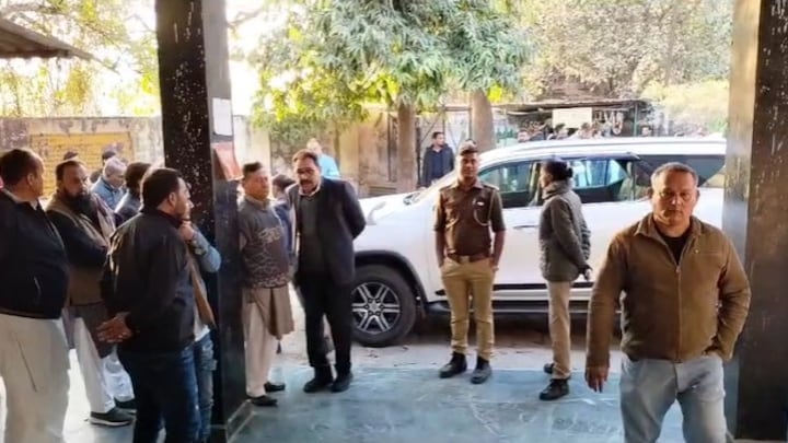 लखनऊ : जमीन विवाद में देवरिया जैसा हत्याकांड, लल्लन खान ने तीन को गोलियों से भून डाला UP Tak