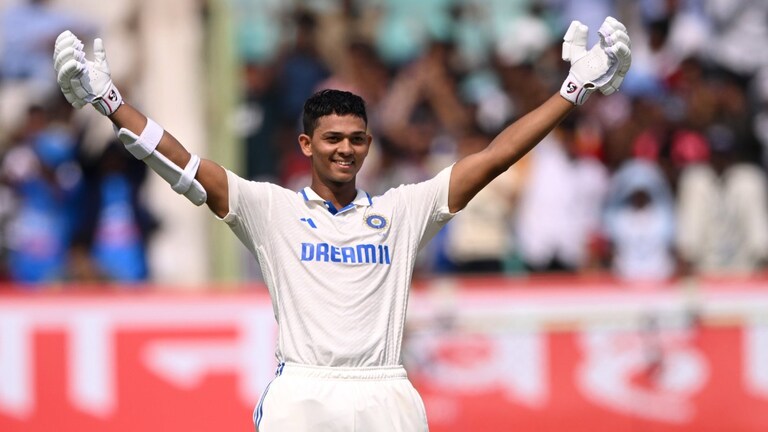 यशस्वी भव: अंग्रेजों पर कहर बनकर टूटा यूपी का छोरा, बैजबॉल स्टाइल में शतक पूरा कर इस खास क्लब में शामिल UP Tak