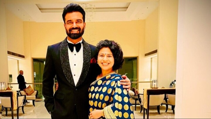 चर्चित बांदा डीएम दुर्गा शक्ति नागपाल के पति IAS अभिषेक सिंह ने राम भक्तों के लिए उठाया ये बड़ा कदम Abhishek Singh Durga Shakti Nagpal