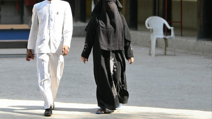 आगरा: शौहर के कई बार मना करने के बाद भी बीवी ने दांतों पर मंजन घिसना नहीं छोड़ा, तो बात तलाक तक पहुंची Agra News