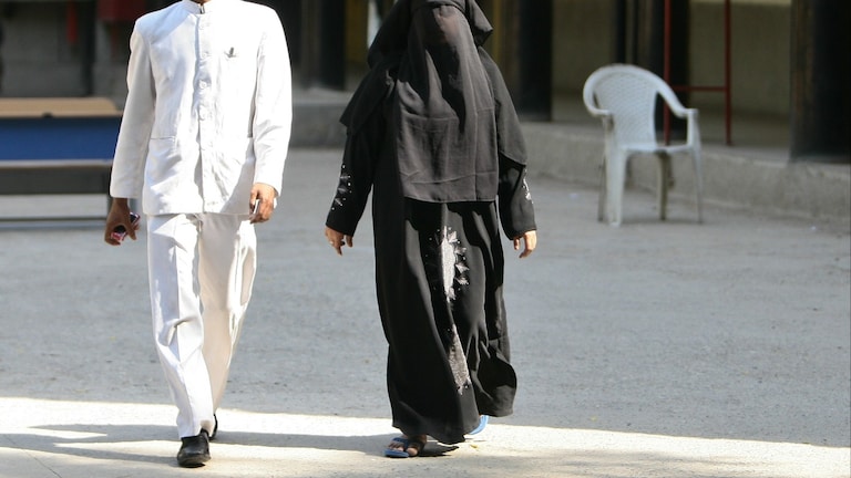 आगरा: शौहर के कई बार मना करने के बाद भी बीवी ने दांतों पर मंजन घिसना नहीं छोड़ा, तो बात तलाक तक पहुंची Agra News