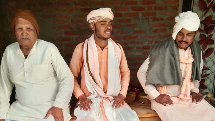 अमेठी : 22 साल बाद जोगी के भेष में लौटा बेटा, गाया ऐसा गीत कि रो पड़े परिजन, वीडियो हुआ वायरल UP Tak