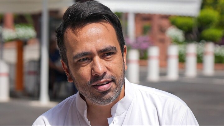 BJP से मिले ऑफर की चर्चाओं के बीच आखिर कहां गायब हैं जयंत चौधरी? पढ़िए इनसाइड स्टोरी BJP से मिले ऑफर की चर्चाओं के बीच आखिर कहां गायब हैं जयंत चौधरी? पढ़िए इनसाइड स्टोरी