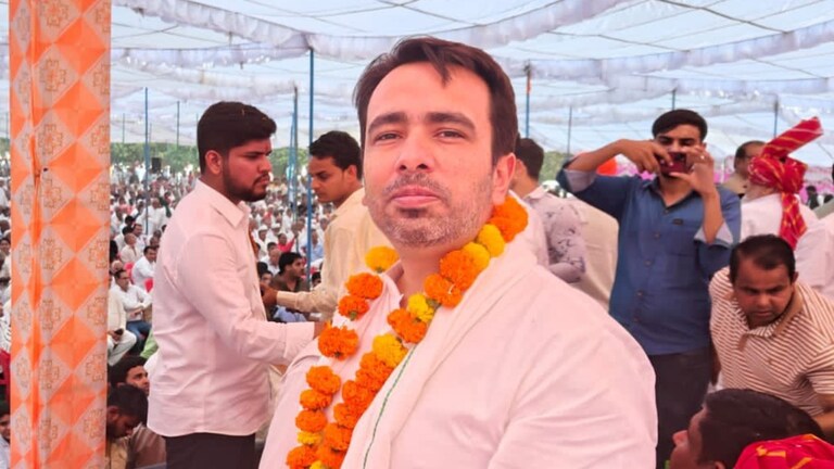 4 सीट नहीं, जयंत के लिए BJP के पास है 2+1 का फॉर्म्युला! क्या RLD चीफ एक्सेप्ट करेंगे ये ऑफर? 4 सीट नहीं, जयंत के लिए BJP के पास है 2+1 का फॉर्म्युला! क्या RLD चीफ एक्सेप्ट करेंगे ये ऑफर?