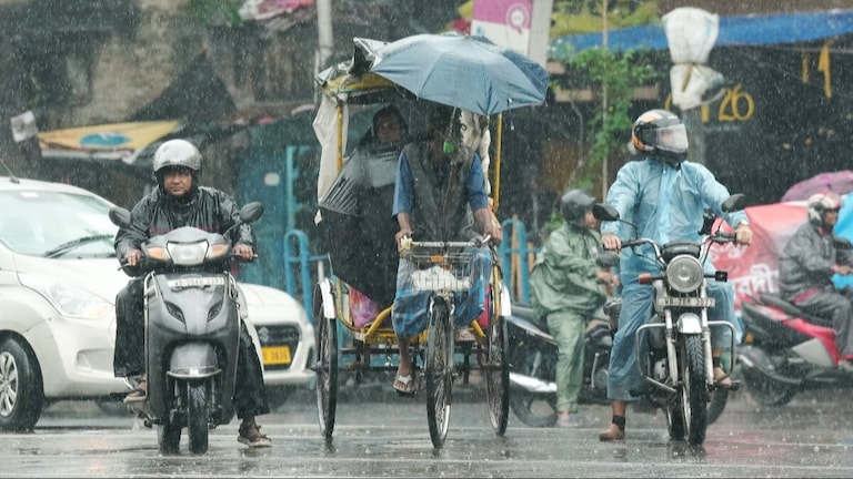 UP Weather Update: यूपी में अभी फिर से होगी बारिश! IMD ने दिया ये ताजा अपडेट UP Weather Update: यूपी में अभी फिर से होगी बारिश! IMD ने दिया ये ताजा अपडेट