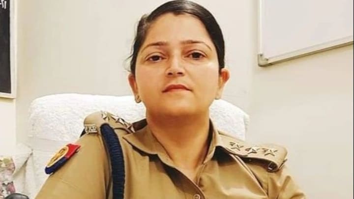 यूपी में 'लेडी सिंघम' DSP श्रेष्ठा ठाकुर के साथ ठगी, पूर्व पति ने दिया बड़ा धोखा, फिर महिला अफसर ने उठाया ये बड़ा कदम DSP Shrestha Thakur