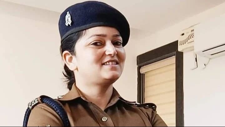 कौन हैं डिप्टी एसपी श्रेष्ठा ठाकुर, जिनके पूर्व पति ने फर्जी IRS अधिकारी बन रचाई शादी और लाखों रुपये की धोखाधड़ी की Shrestha Thakur