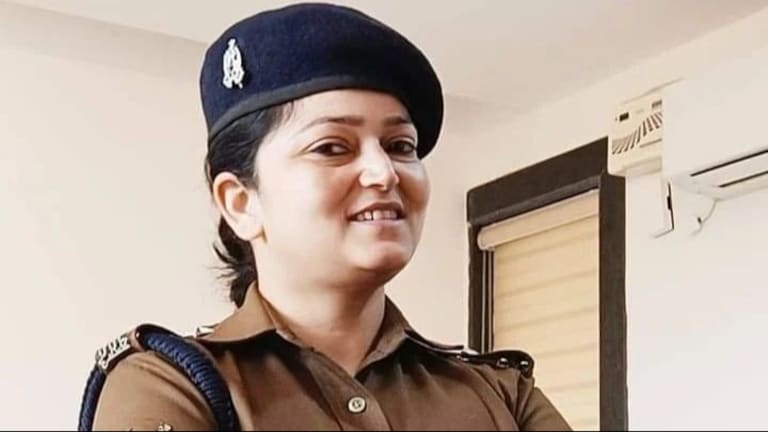 कौन हैं डिप्टी एसपी श्रेष्ठा ठाकुर, जिनके पूर्व पति ने फर्जी IRS अधिकारी बन रचाई शादी और लाखों रुपये की धोखाधड़ी की Shrestha Thakur