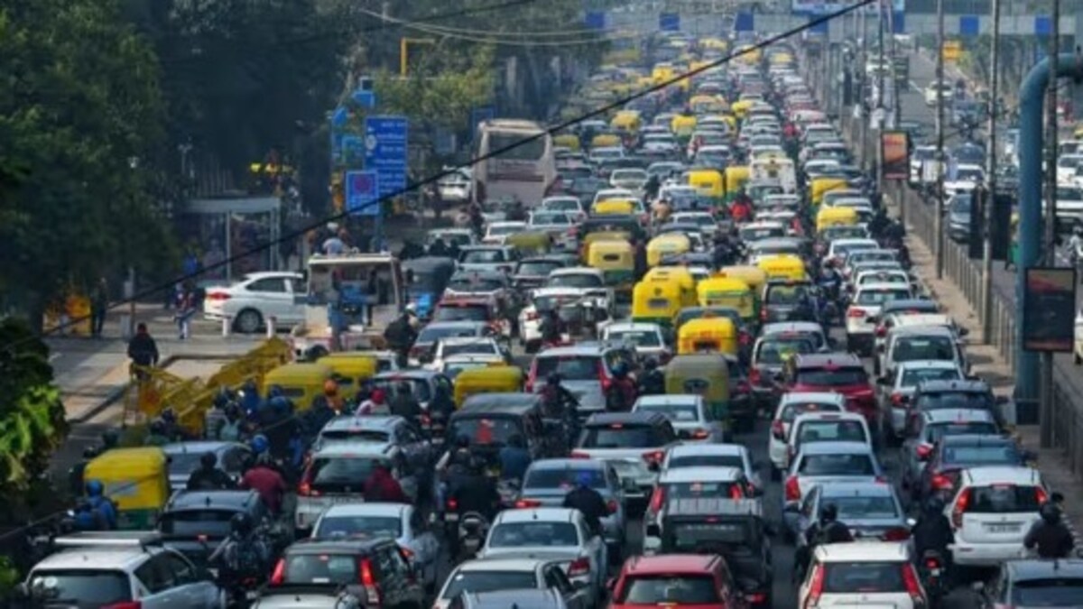 किसानों के दिल्ली कूच के एलान के चलते नोएडा में मालवाहक गाड़ियों की रहेगी नो एंट्री, पढ़ें ट्रैफिक एडवाइजरी UP Tak