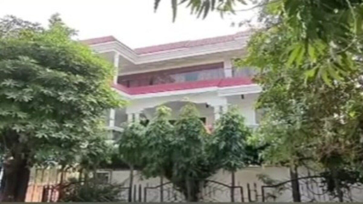 आलीशान बंगला और करोड़ों की गाड़ियां...कानपुर के सिपाही ने कमाए 5 करोड़ और खर्च किए 8 करोड़, ऐसे खुली पोल UP Tak