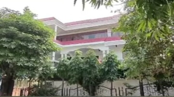 आलीशान बंगला और करोड़ों की गाड़ियां...कानपुर के सिपाही ने कमाए 5 करोड़ और खर्च किए 8 करोड़, ऐसे खुली पोल UP Tak