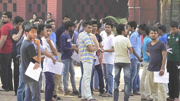 UP Police Constable Recruitment: कॉन्स्टेबल भर्ती में पूछे जा सकते हैं कैसे सवाल? देखिए सैंपल UP Tak