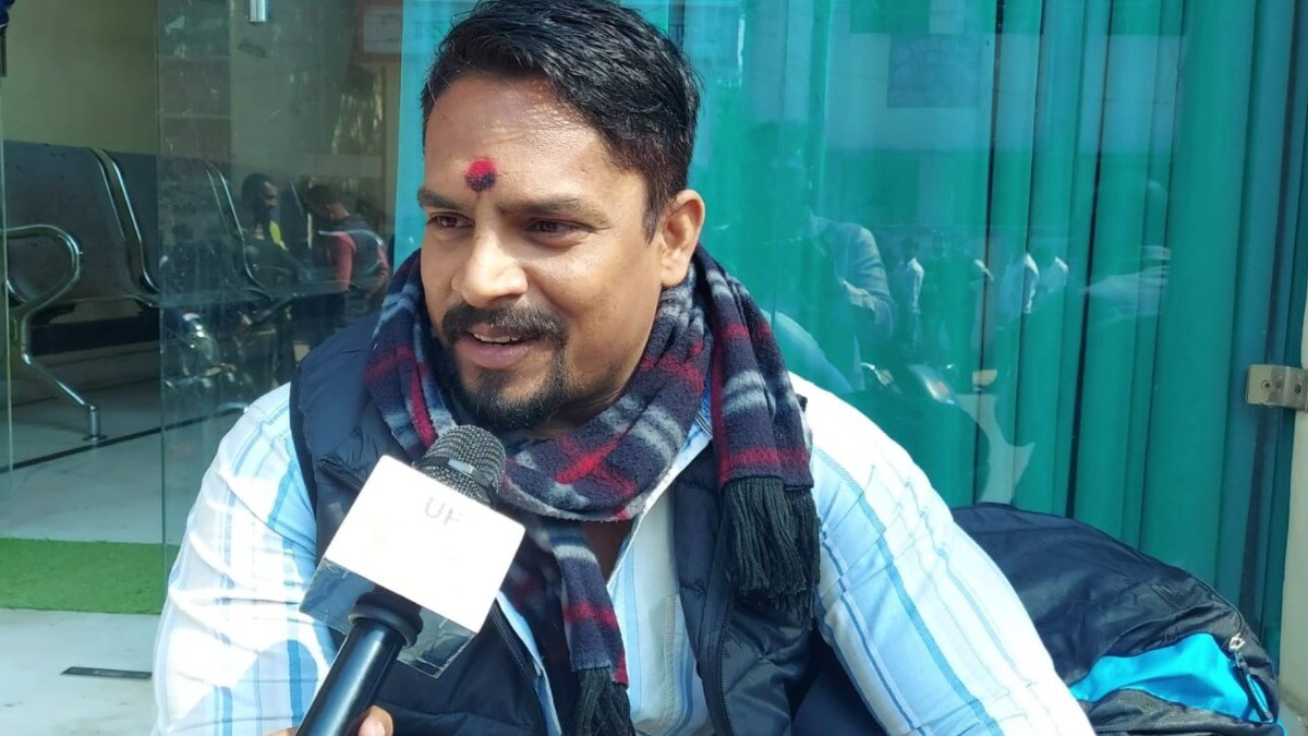 UP पुलिस भर्ती के लिए पटना से इटावा आया यह शख्स सीएम योगी के लिए क्या-क्या कहने लगा Etawah