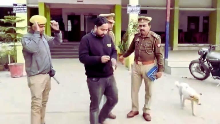 UP पुलिस परीक्षा के पेपर लीक होने की अफवाह फैला रहा था कोचिंग संचालक? अमरोहा पुलिस ने किया ये हाल UP Tak