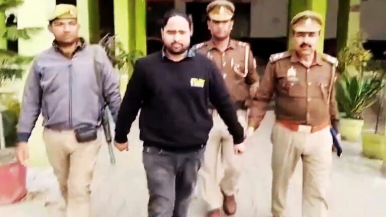 अमरोहा में यूपी पुलिस परीक्षा के बाद कोचिंग संचालक ललित पाठक को क्यों किया गया अरेस्ट? UP Tak