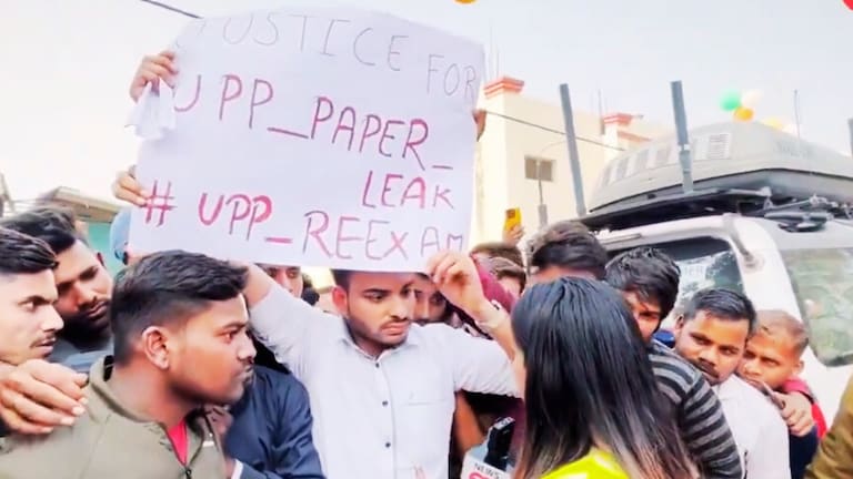 हम मेहनत करने वाले क्या करें…यूपी पुलिस भर्ती के पेपर को लेकर प्रतापगढ़ के युवाओं का फूटा गुस्सा UP Tak