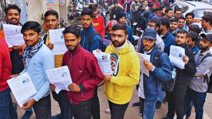 UP Constable Bharti: पुलिस भर्ती पेपर लीक दावों के बीच बोर्ड ने उठाया नया कदम, मांगी ये डिटेल UP Tak