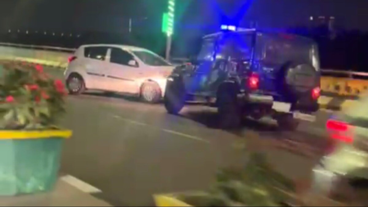 पुलिस से बचने के लिए I20 चालक ने बैक गियर में ही 2KM तक दौड़ा दी कार, गाजियाबाद से वीडियो Viral The driver eventually escaped without being caught.
