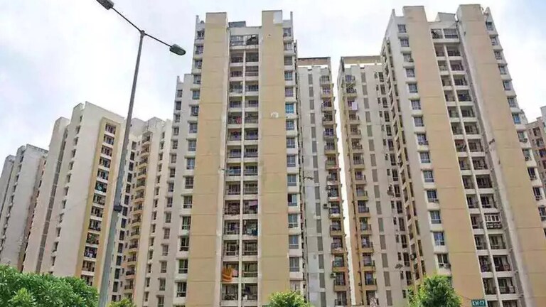 12वीं का एग्जाम देकर आया, 22वें फ्लोर पर गया और फिर नोएडा में छात्र ने उठाया खौफनाक कदम UP Tak