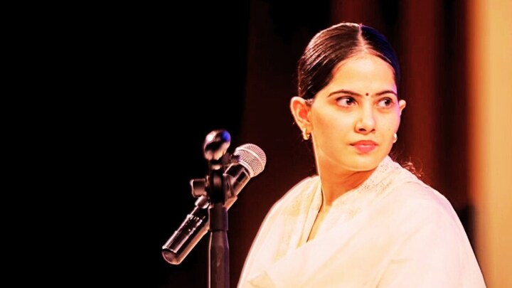 सोशल मीडिया से फॉलो करते-करते जया किशोरी के मंच पर पहुंच कर दी गलत हरकत, जानें क्या क्या हुआ UP Tak