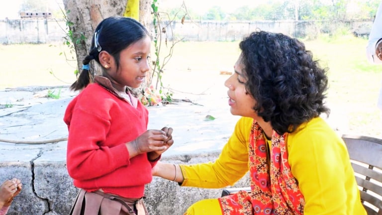 जिस IAS दुर्गा शक्ति नागपाल से घबराता है माफिया मुख्तार...वह अचानक पहुंचीं स्कूलों में, फिर हुआ ये UP Tak