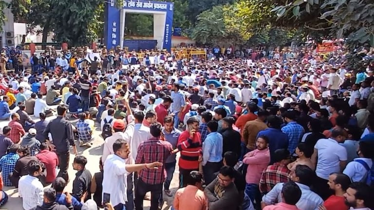 उत्तर प्रदेश पुलिस भर्ती परीक्षा रद्द: इन लोगों पर अब एफआईआर करने की तैयारी UP Police Bharti