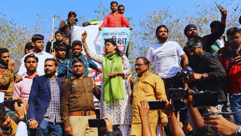 UP पुलिस भर्ती परीक्षा रद्द: उसी एडमिट कार्ड पर 15 दिन में कराएं एग्जाम, पल्लवी और क्या बोलीं UP Tak