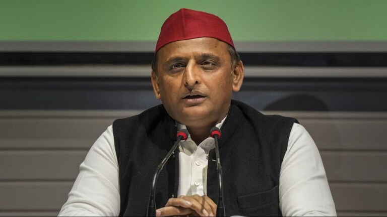 वे कद्दावर नेता लग रहे थे पर कद्दावर निकले नहीं... वोटिंग के बीच मनोज पांडे पर भड़के अखिलेश! UP Tak