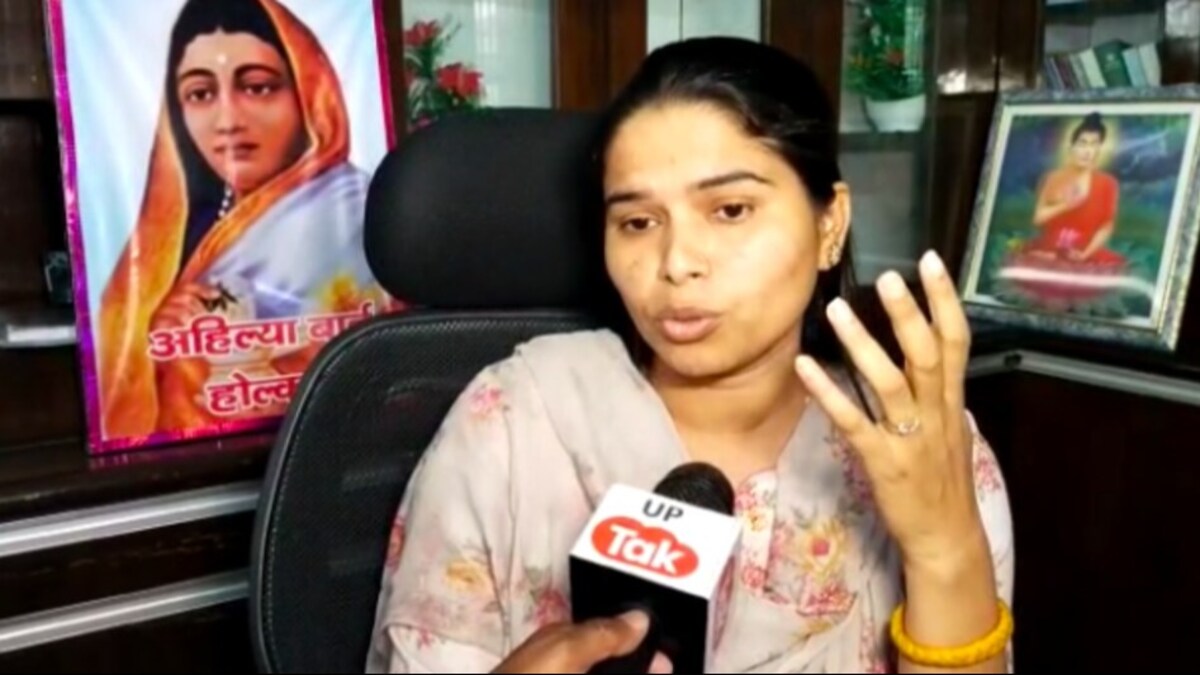 शादी के 9 दिन बाद हो गई पति की हत्या फिर बनीं MLA, सपा को झटका देने वाली पूजा पाल की कहानी UP Tak